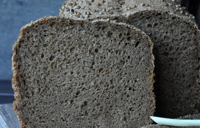 1. Этап. Дарницкий хлеб на закваске в хлебопечке: Хлеб получается ароматный и вкусный, с тонкой корочкой и мягким мякишем.