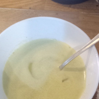 Суп из зелёного горошка и шпината