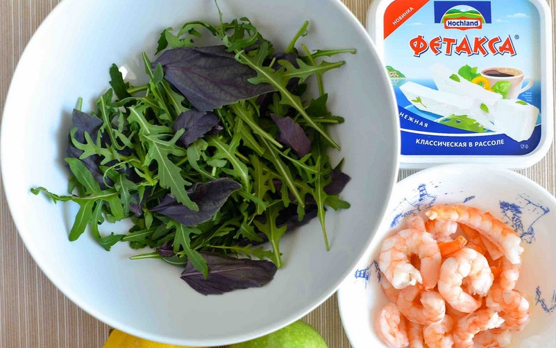 1. Этап. Cалат с руколой и креветками: Подготовьте все необходимые ингредиенты.