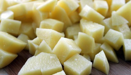 1. Этап. Рыбный суп-пюре: Нарезаем соломкой.