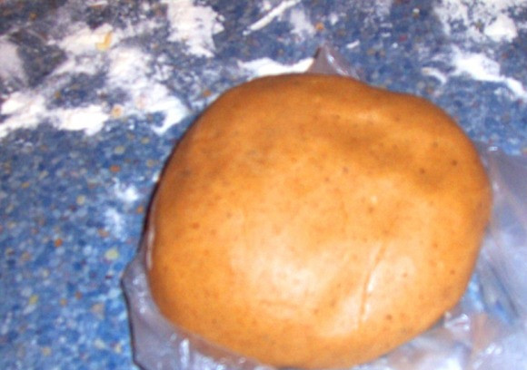 1. Этап. Печенье шведское: Тщательно вымешиваем тесто и отправляем его в холодильник минимум часов на 5, а лучше на сутки.