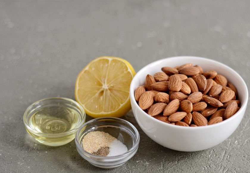 1. Этап. Миндальный сыр: Подготовьте все ингредиенты.