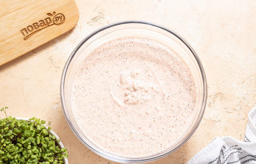 1. Этап. Хлеб из киноа: Перелейте получившуюся смесь в глубокую миску.