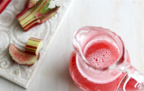 1. Этап. Коктейль Маргарита с ревенем: 3. По этому рецепту у вас получится 1 чашка сиропа. Для коктейля вам потребуется только 120 мл.