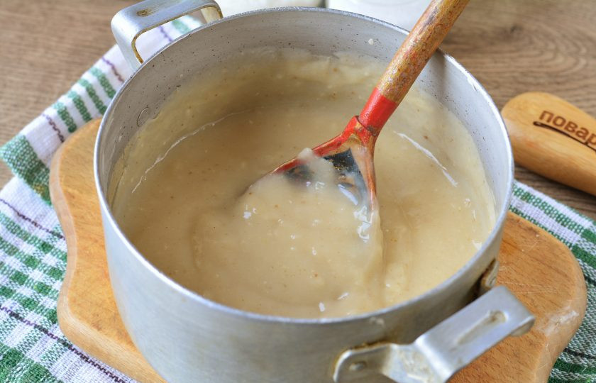 1. Этап. Русский кисель: Варите кисель 3-4 минуты до желаемой густоты.