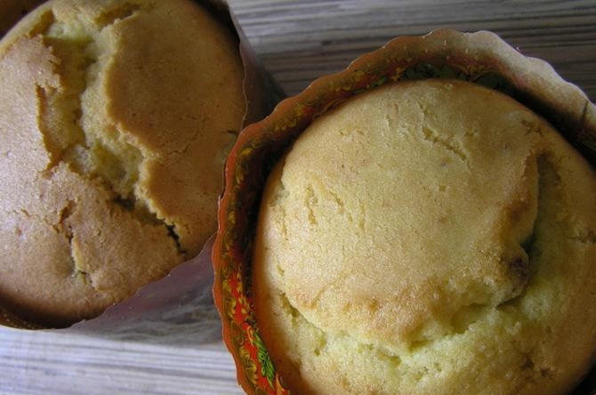 1. Этап. Паска из кукурузной муки: 8. Выпекаем около часа при температуре 180 градусов. После этого достаньте куличи и дайте им остыть.