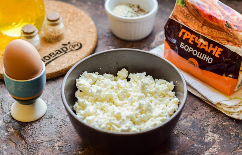 1. Этап. Сырники с гречневой мукой: Подготовьте все ингредиенты.