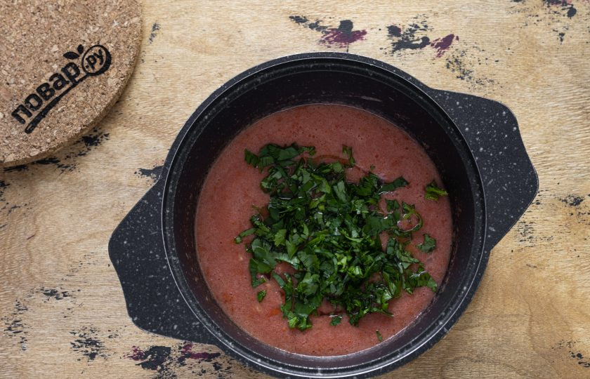 1. Этап. Магрибский суп: Добавьте мед и измельчению зелень. Доведите до кипения и варите 15 минут.