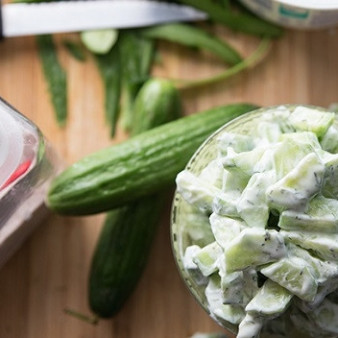 Салат с огурцом и йогуртом