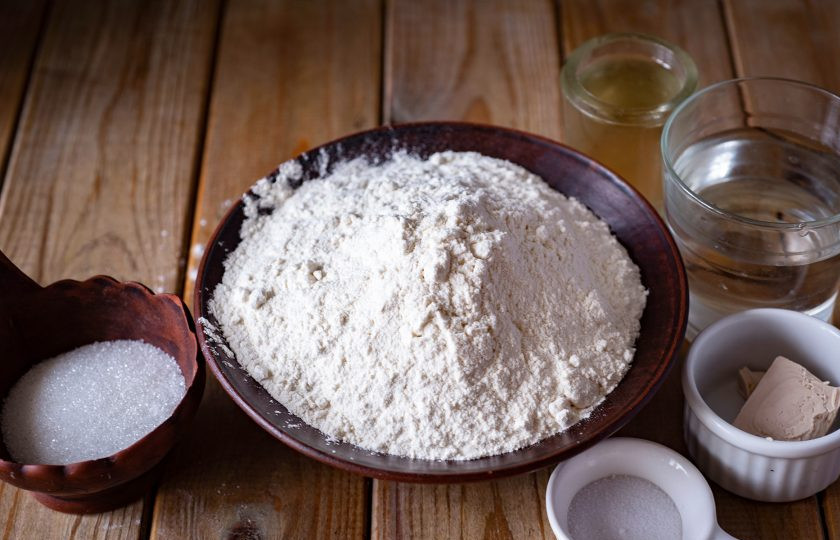 1. Этап. Булочки простые: Все ингредиенты выложите на стол перед началом приготовления.