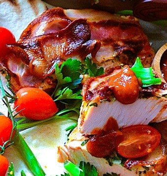 1. Этап. Стейк индейки под беконом: Вкусных вам пикников!