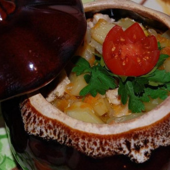 Куриная грудка в горшочке