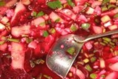 1. Этап. Холодник из свеклы на воде: Холодник залить водой, добавить уксус и специи. Приятного аппетита!