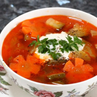 Быстрый овощной суп со свининой