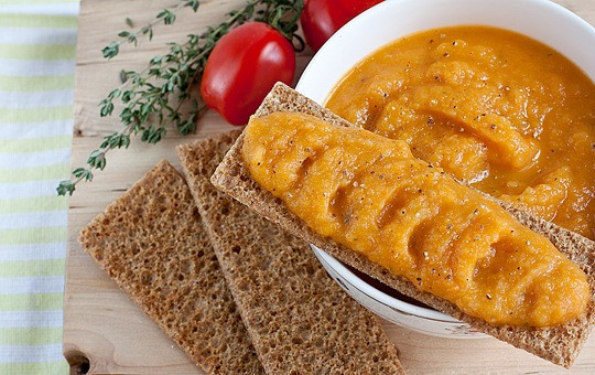 1. Этап. Икра из патиссонов на зиму: 4. А можно подавать и сразу же, с хлебушком! Приятного аппетита!