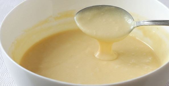 1. Этап. Торт сметанный классический рецепт: 3. Тесто должно получится довольно жидким. Но добавлять муку не стоит, иначе торт будет слишком сухим.