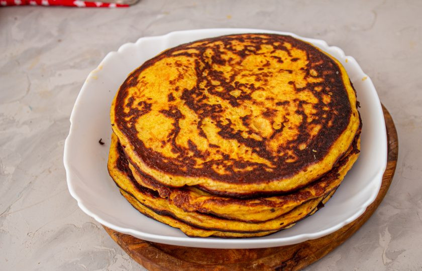 1. Этап. Торт морковный на сковороде: Всего получилось 4 коржа диаметром 16-18 см. Дайте коржам остыть.