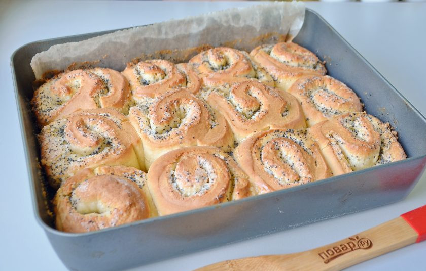 1. Этап. Французские булочки: 9. Разогрейте духовку до 200 градусов, убавьте до 180 и поставьте булочки выпекаться. Время - 15-20 минут, смотрите по своей духовке, у меня электрическая.