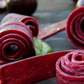 1. Этап. Сливовая смоква: Собственно, остается только нарезать смокву и красиво завернуть - как на фото. Дети будут в восторге :)