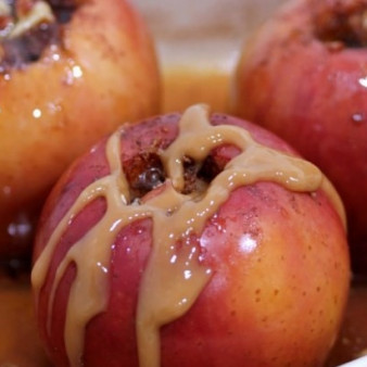 Запеченные яблоки в карамели