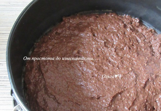 1. Этап. Шоколадный торт с ягодным желе: Тесто выложите в смазанную маслом разъёмную форму (18 см), выпекайте при 180*С 35-40 минут до сухой палочки.