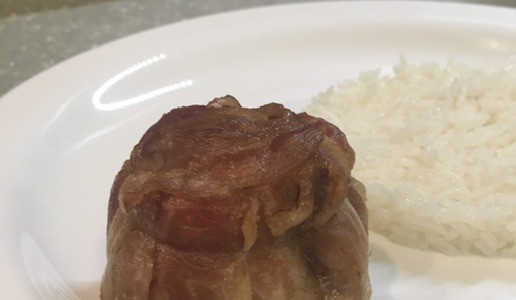 1. Этап. Мешочки из свинины с начинкой: Приятного. Перед праздником заготовки таких мешочков можно сделать накануне, а в час икс просто поставить в духовку