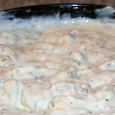 1. Этап. Соус Дзадзики: Через два часа наш соус Дзадзики готов. Можно подавать как холодный соус к мясу. Приятного аппетита.