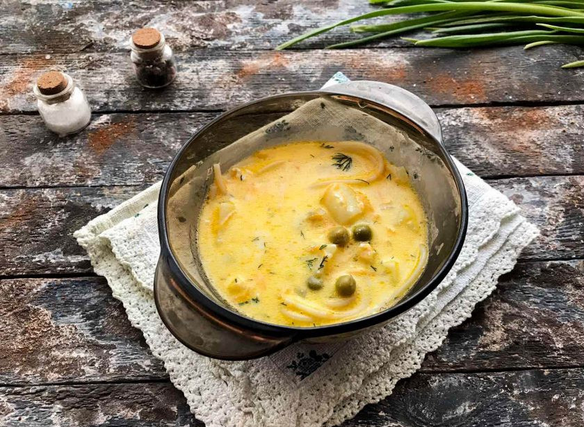 1. Этап. Сырный суп с зеленым горошком: Сырный суп с зеленым горошком готов. Приятного аппетита!