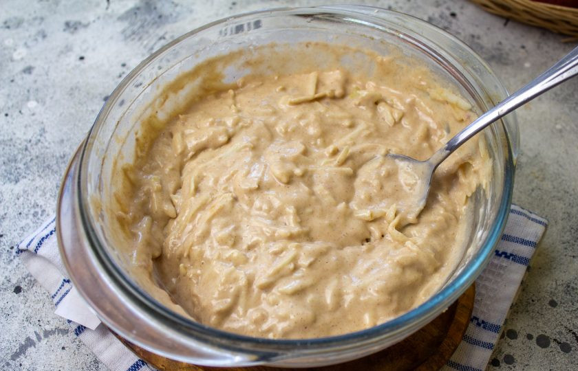 1. Этап. Яблочные вафли ПП: Перемешайте тесто.