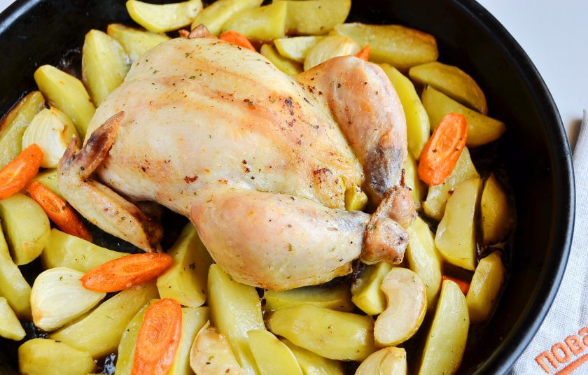 1. Этап. Праздничная курица с яблоками и овощами: 6. Я запекала при 200 градусах 45 минут, так как курочка у меня небольшая.