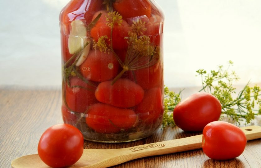 1. Этап. Малосольные помидоры классические: Затем малосольные помидоры храните в холодильнике.