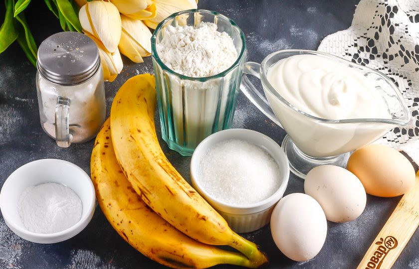 1. Этап. Банановый торт с карамелью: Подготовьте указанные ингредиенты.