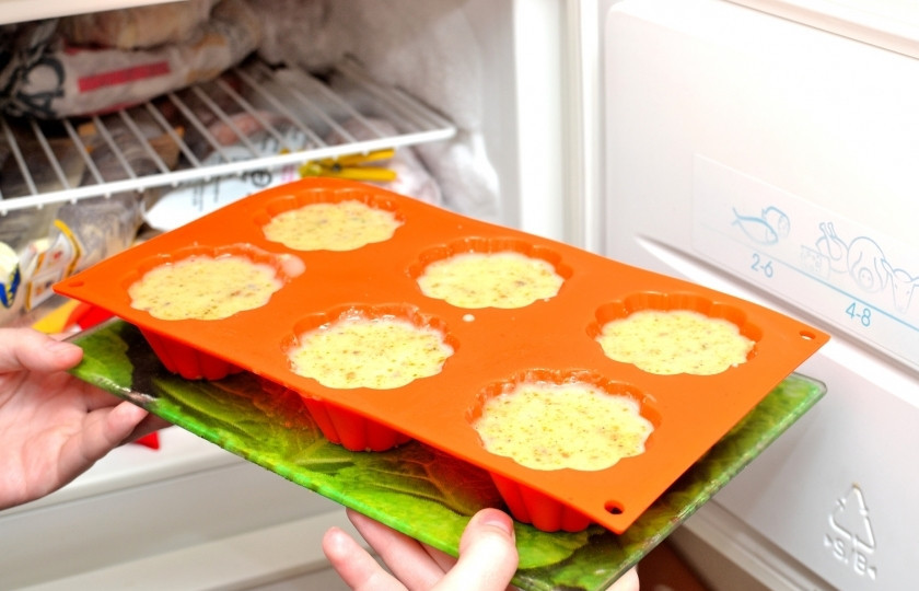 1. Этап. Кулфи: Разлейте по формочкам и поставьте в морозильную камеру минимум на 40 минут.