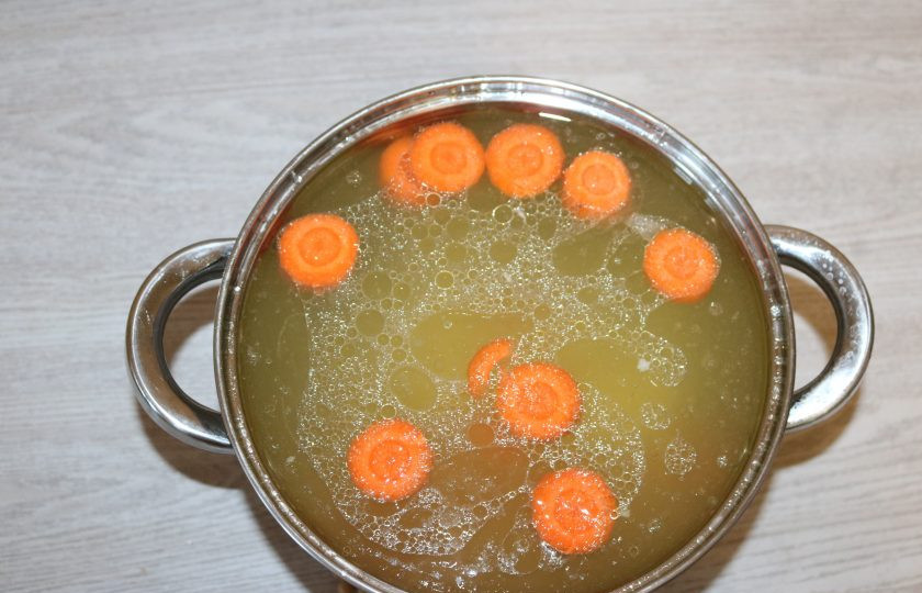 1. Этап. Татарский суп-лапша «Токмач»: Варите 25-30 минут.