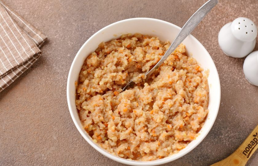 1. Этап. Котлеты из щуки с морковью: Хорошо всё перемешайте.