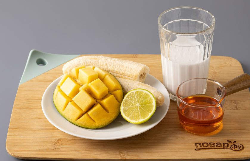 1. Этап. Мангово-кокосовый смузи: Подготовьте все ингредиенты.