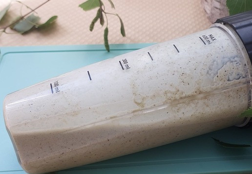 1. Этап. Смузи с кабачком, огурцом, мятой, коноплей: Измельчить и взбить. Получается 500мл напитка.