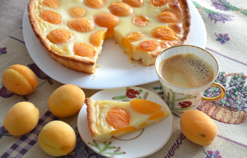 1. Этап. Цветаевский пирог с абрикосами: Цветаевский пирог получился замечательный! Красивый, вкусный, яркий, такой не стыдно подать к столу! Приятного чаепития!