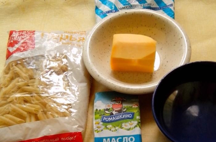 1. Этап. Макароны с сыром в мультиварке: Подготовьте все необходимые ингредиенты.