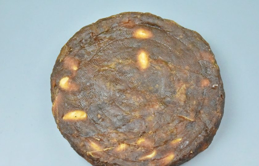 1. Этап. Яблочный сыр: По мере созревания продукт теряет в объеме более 50% веса. Яблочный сыр хорошо хранится. Заверните его в пергаментную бумагу и храните при комнатной температуре.