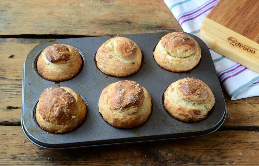 1. Этап. Бриошь классическая: Бриоши готовы, выньте их из духовки, охладите и выньте из формы.