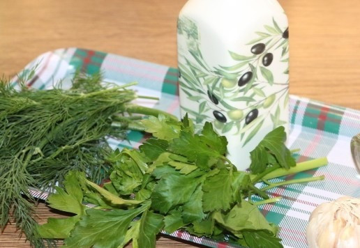 1. Этап. Морские узелки с чесночным маслом: 14. Приготовим ароматное масло.