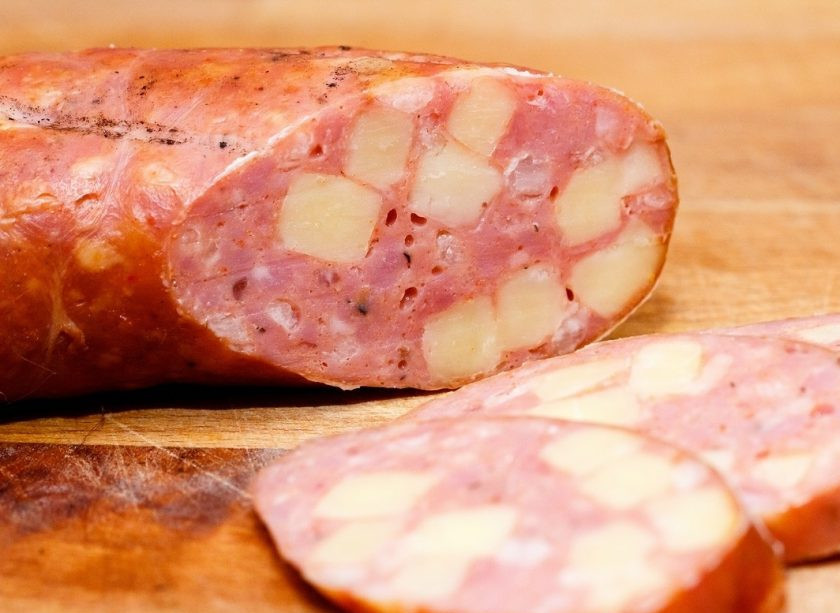 1. Этап. Австрийские сосиски: 10. Вы можете обжарить колбаски на сковороде или на мангале, а также отварить.