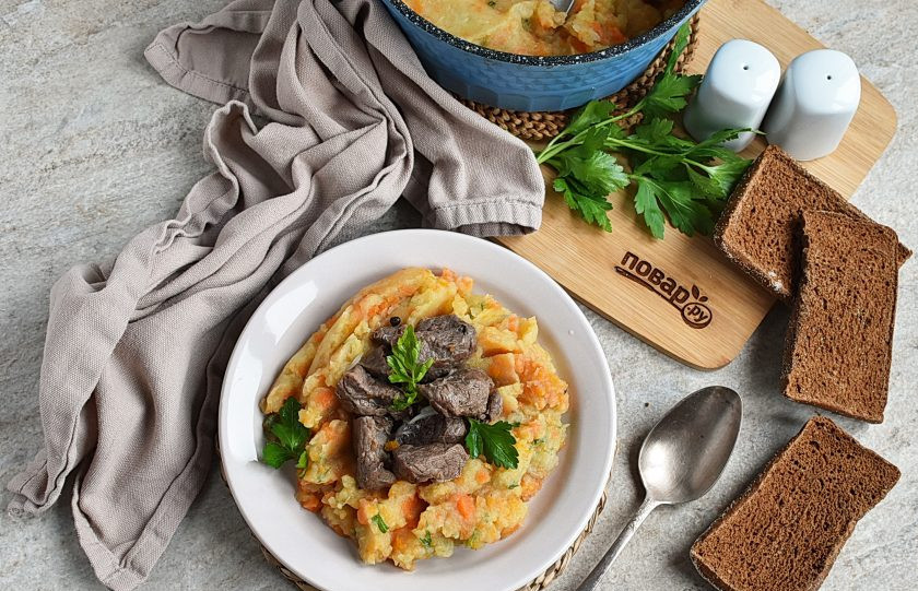 1. Этап. Гюцпот: Подавайте пюре вместе с мясом, добавив немного бульона и свежей зелени.