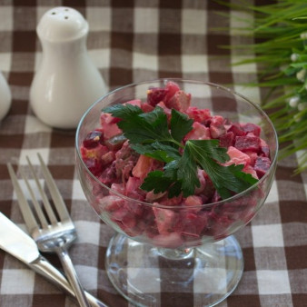 Салат с языком и сыром