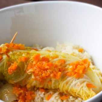 Колбаски в капустном одеяльце