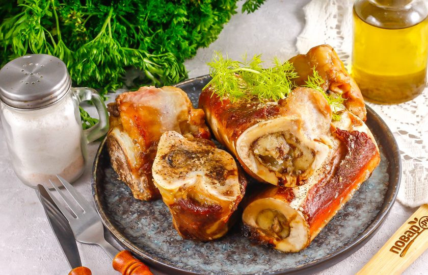 1. Этап. Запеченные мозговые косточки: Выложите косточки на тарелку горячими, подавайте их с пылу, с жару.