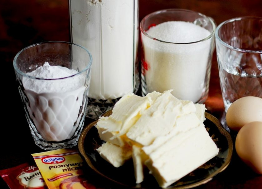 1. Этап. Корзинки с белковым кремом: 1. Если где-то вам попадется готовое песочное тесто - покупайте не задумываясь. Я же готовила его сама и на этот процесс ушло около 2 часов.