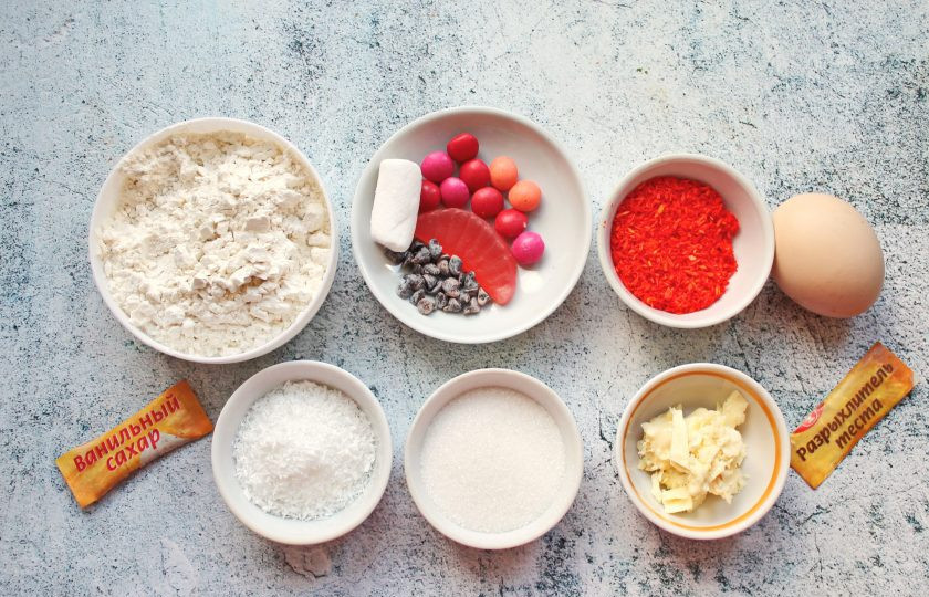 1. Этап. Бисквитное печенье Дед Мороз: Подготовьте все необходимые ингредиенты для приготовления бисквитного печенья 