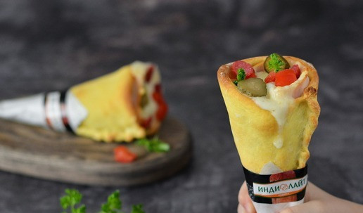 1. Этап. Коно пицца: Готово! Верх можете украсить на свой вкус. Оберните низ салфеткой и вперёд - в школу, на работу или на прогулку!